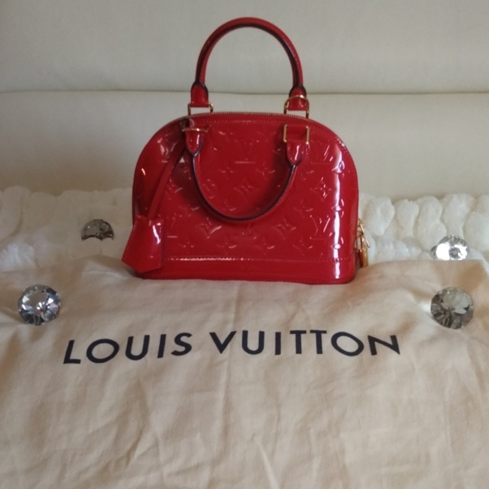 AUTHENTIC Louis Vuitton Alma Bb Vernis Cherry with strap